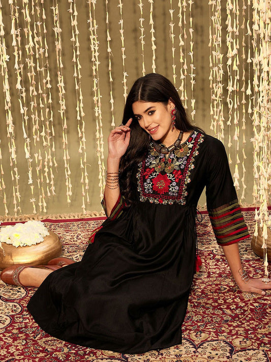 Dhiyona IE Floral Embroidered Empire Thread Work Liva Kurta With Trousers