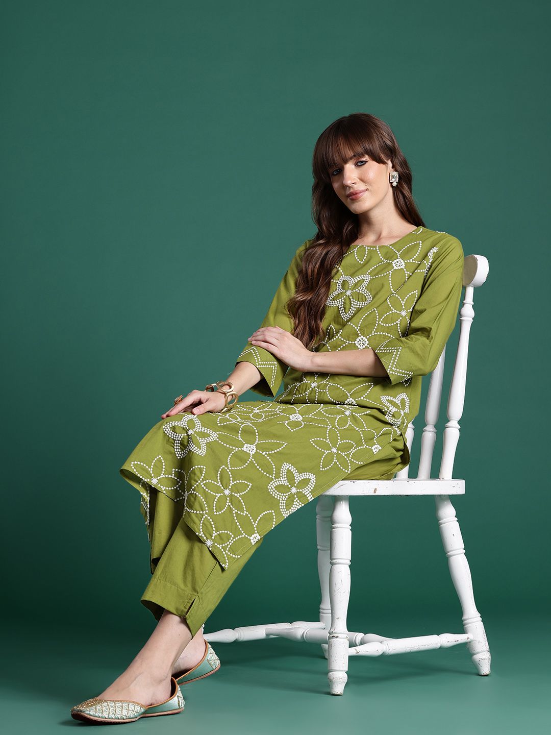 Dhiyona IE Floral Embroidered Thread Work Pure Cotton Kurta & Trousers