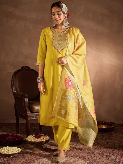 Dhiyona IE Floral Embroidered Thread Work Straight Kurta With Trousers & Dupatta