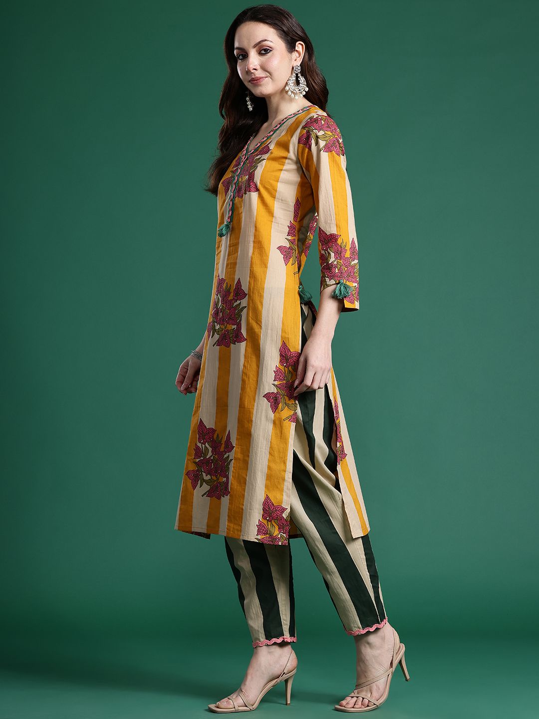 Dhiyona IE Women Floral Printed Regular Pure Cotton Kurta with Trousers & With Dupatta