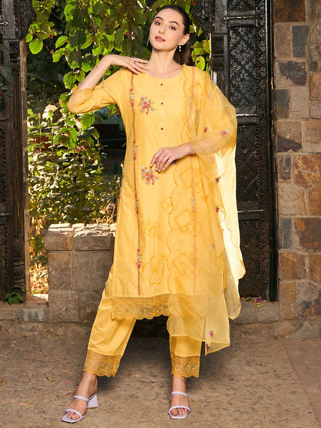 Dhiyona IE Floral Embroidered Pure Cotton Straight Kurta With Trousers & Dupatta