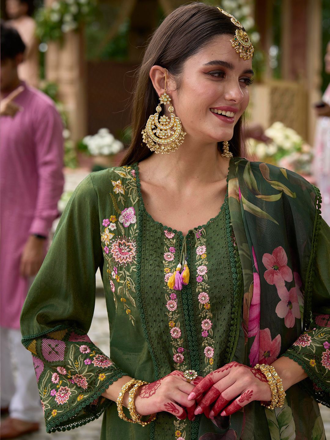 Women Floral Embroidered Panelled Thread Work Kurta with Trousers & With Dupatta