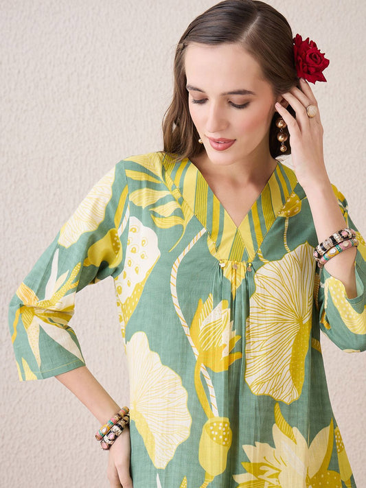 Dhiyona IE Women Floral Printed Cotton Kurta with Trousers