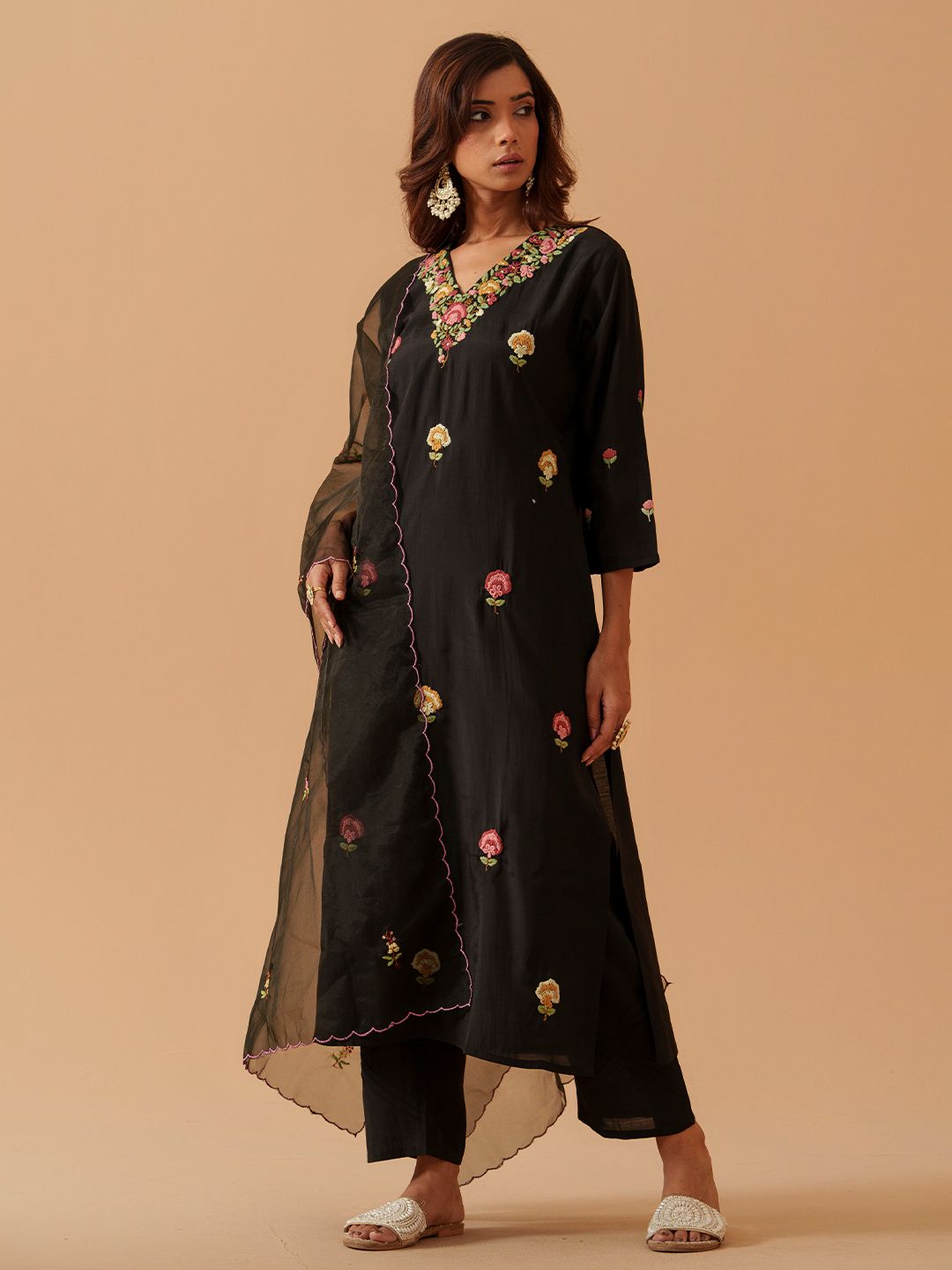 Dhiyona PD Women Floral Embroidered V-Neck Straight Kurta With Trousers & Dupatta