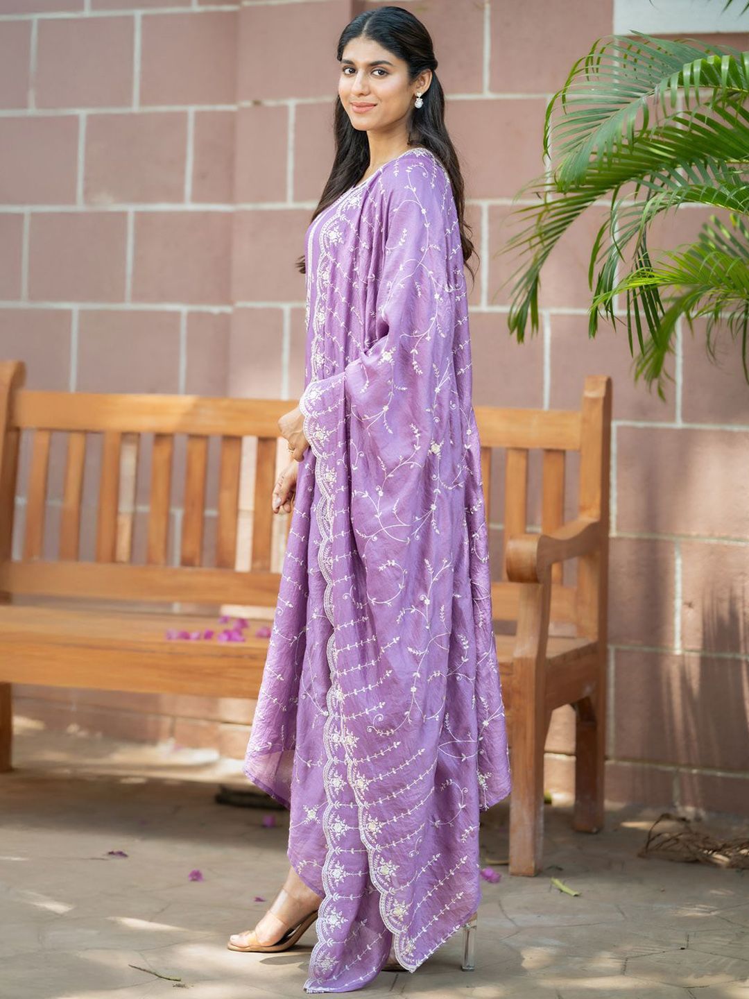 Women Floral Embroidered Regular Thread Work Kurta with Trousers & Dupatta