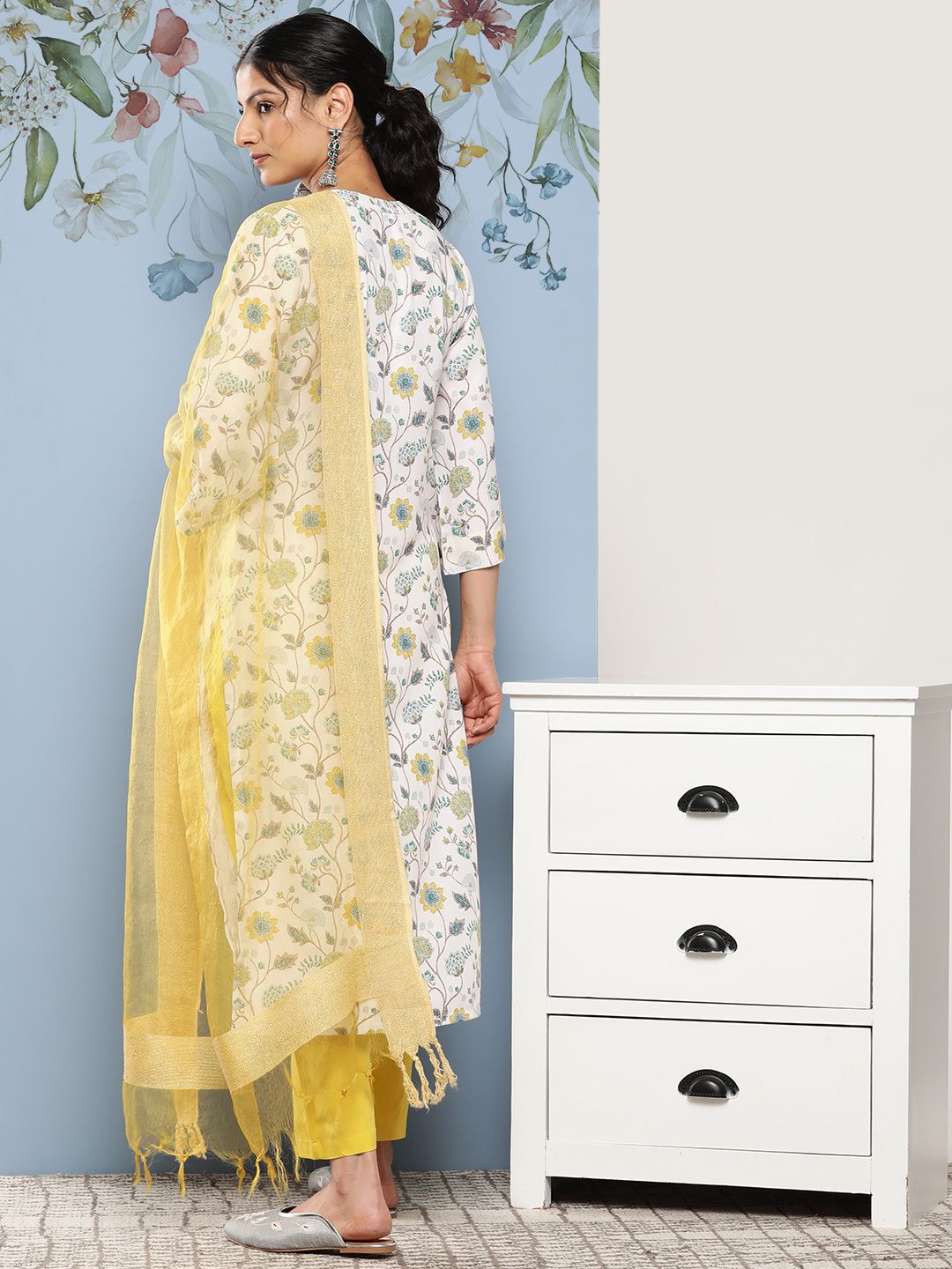 Dhiyona VA Women'sFloral Printed Thread Work Kurta with Trousers & Dupatta