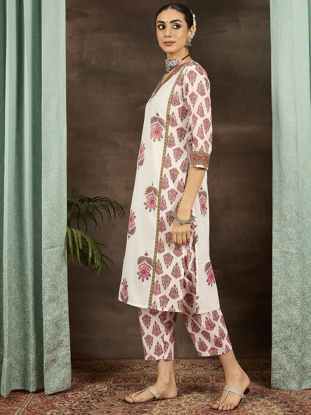 Ethnic Motifs Printed Regular Pure Cotton V-Neck Straight Kurta with Trousers