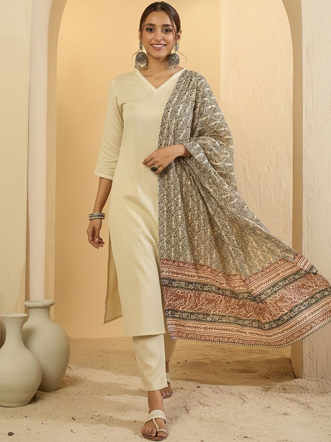 Ethnic Motifs Straight Kurta With Trousers & Dupatta