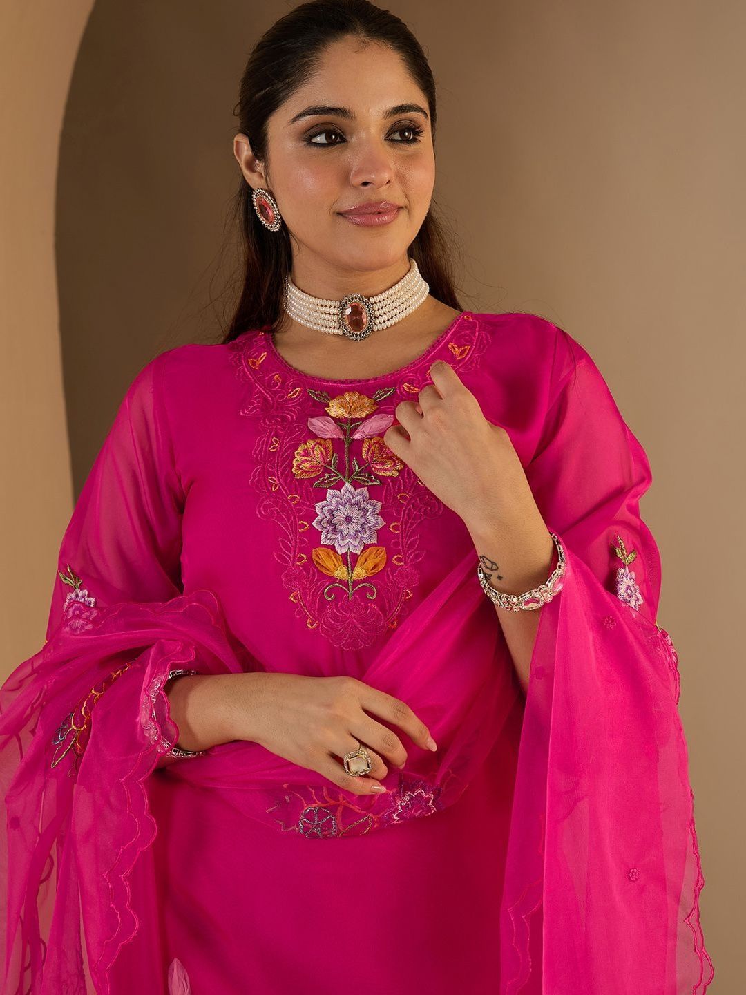 Women Floral Embroidered Regular Thread Work Kurta with Trousers & With Dupatta