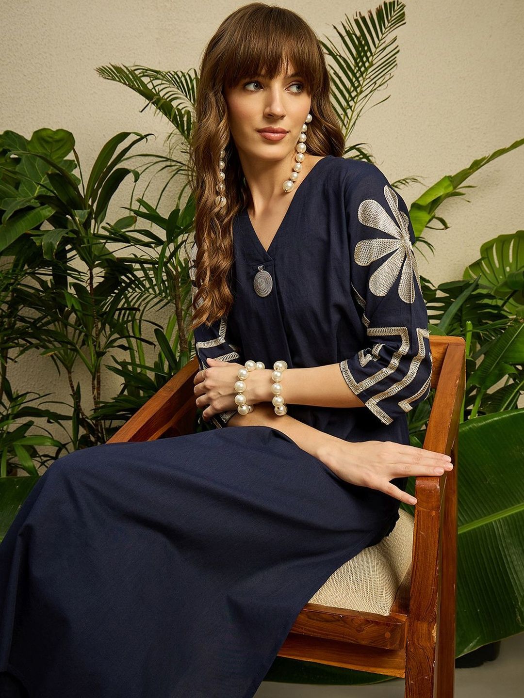 Women Ethnic Motifs Embroidered Thread Work Pure Cotton Kurta With Trouser