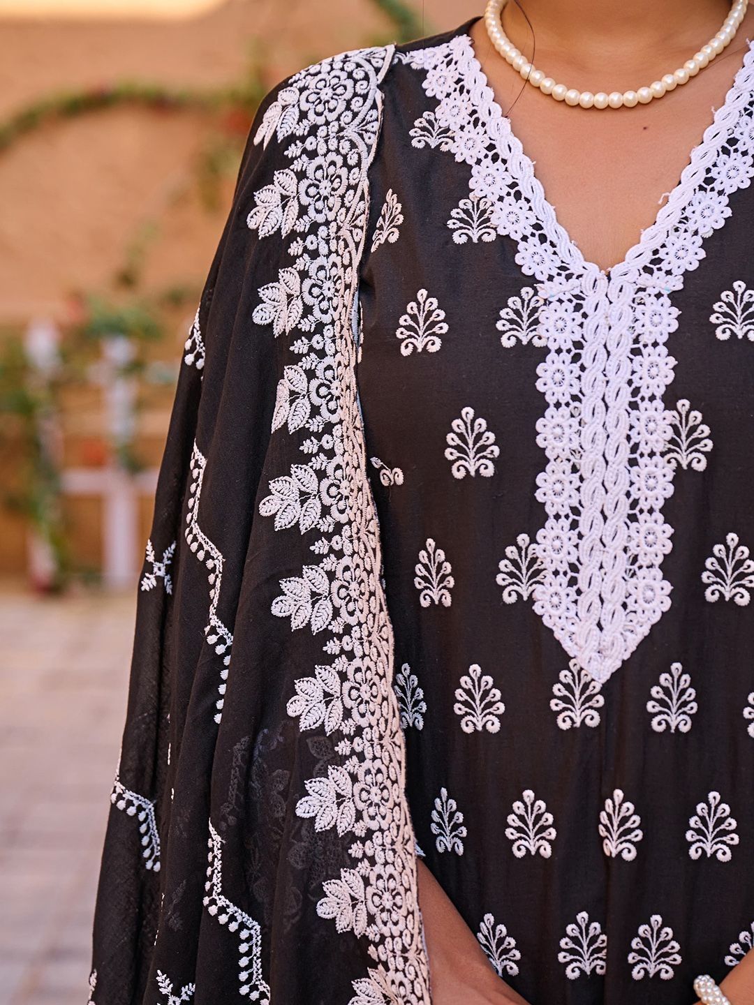 Women Ethnic Motifs Embroidered Regular Thread Work Pure Cotton Kurta with Trousers & With Dupatta