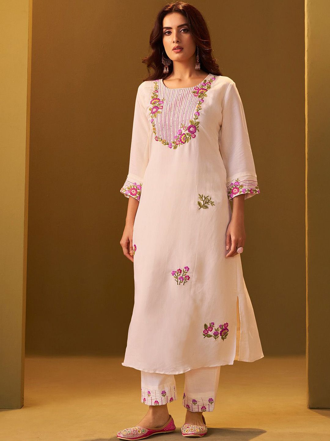 Dhiyona IE Floral Embroidered Round Neck Tunic & Trousers