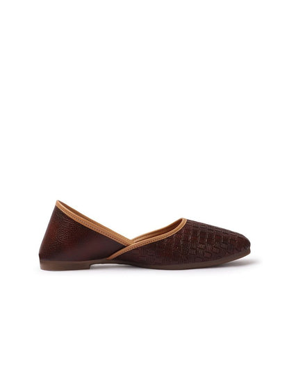Dhiyona AK Women Textured Mojaris Flats