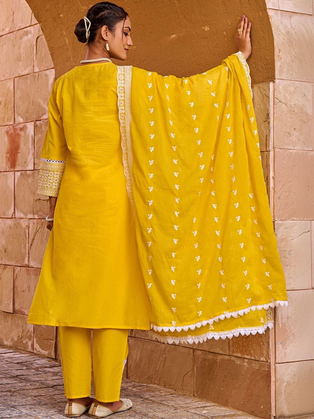 Women Ethnic Motifs Embroidered Regular Thread Work Pure Cotton Kurta with Trousers & With Dupatta
