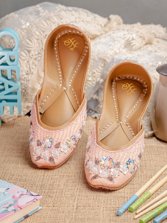 Dhiyona HOP Women Hand Emboidered Leather Mojaris Flats