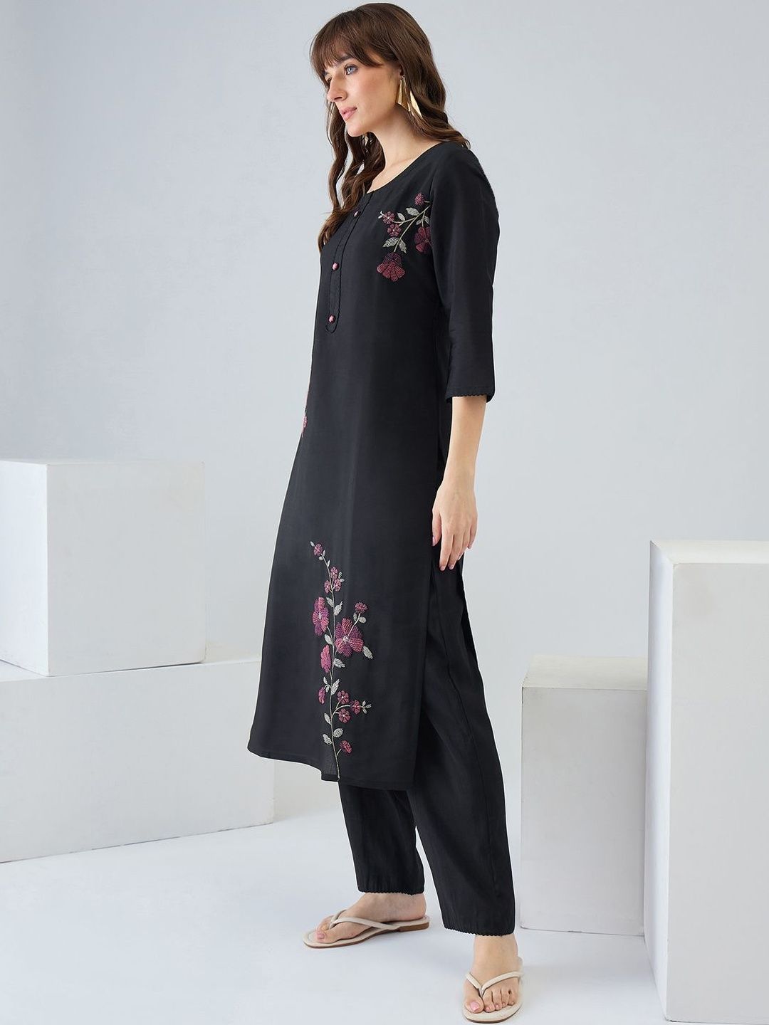 Women Floral Embroidered Regular Thread Work Kurta with Trousers