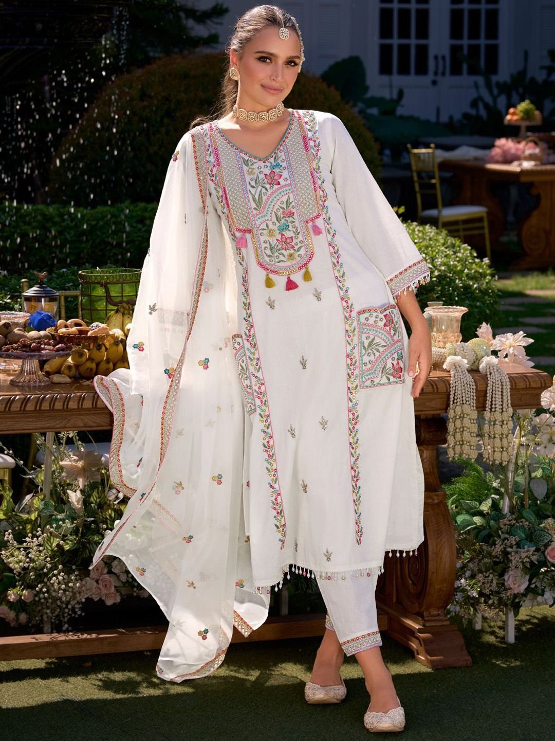 Women Floral Embroidered Regular Kurta with Trousers & With Dupatta