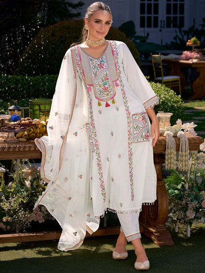 Women Floral Embroidered Regular Kurta with Trousers & With Dupatta