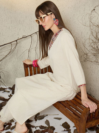 Ethnic Motifs Embroidered V-Neck Straight Thread Work Kurta With Trouser