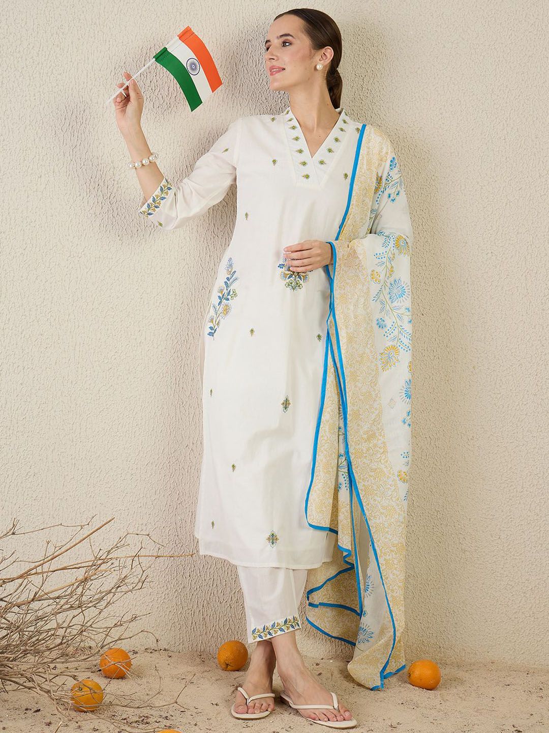 Women Floral Embroidered Thread Work Pure Cotton Kurta with Trousers & Dupatta