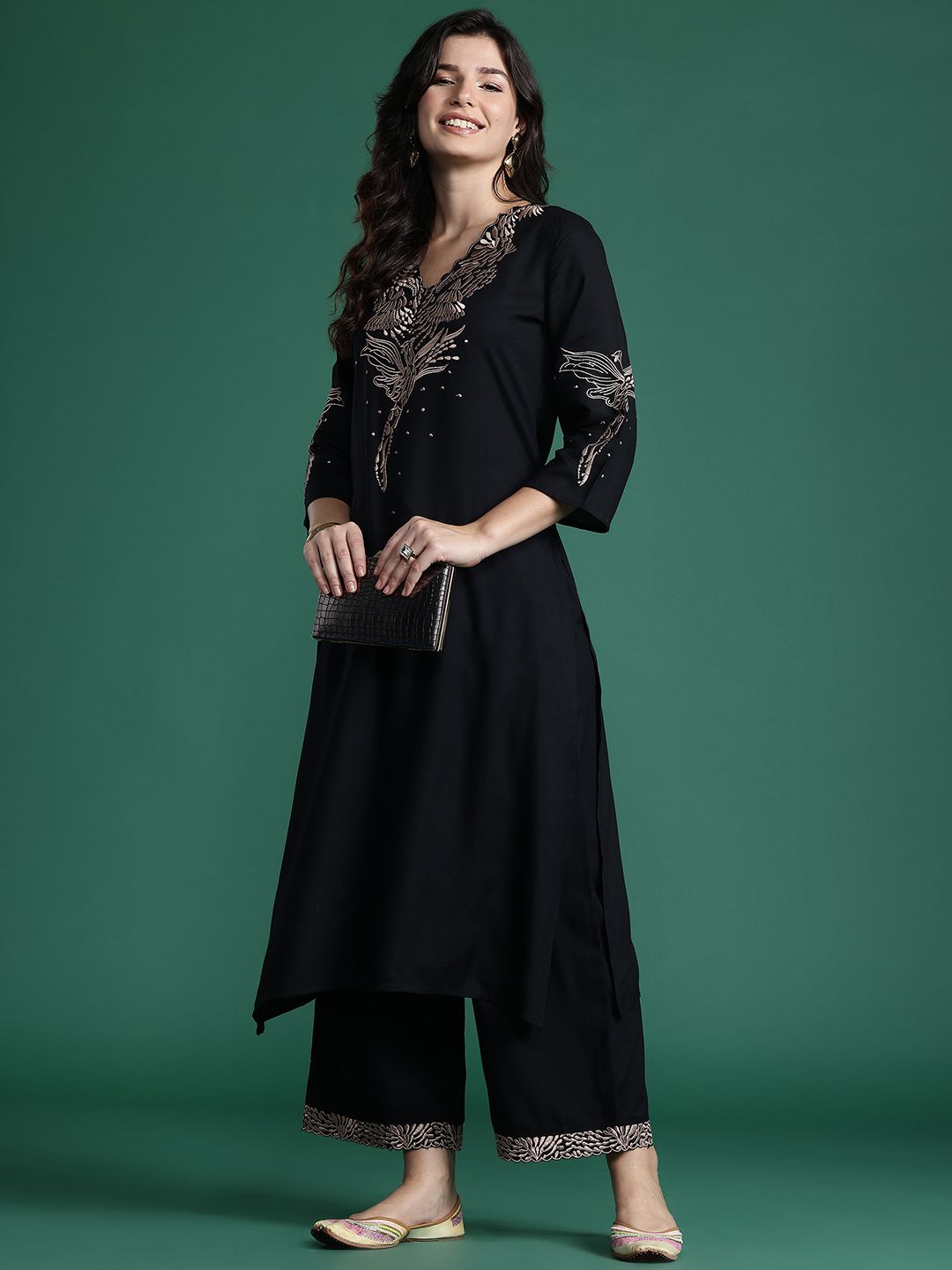 Dhiyona IE Solid Kurta with Trousers with Embroidered Detail