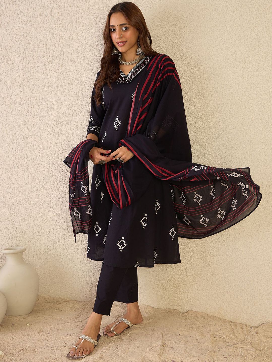 Dhiyona IE Women V-Neck Ethnic Motifs Printed Pure Cotton Kurta with Trousers & Dupatta