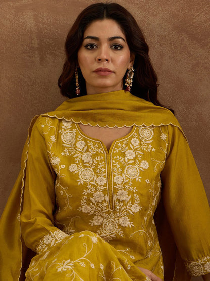 Dhiyona IE Women Ethnic Motifs Regular Thread Work Kurta with Trousers & Dupatta