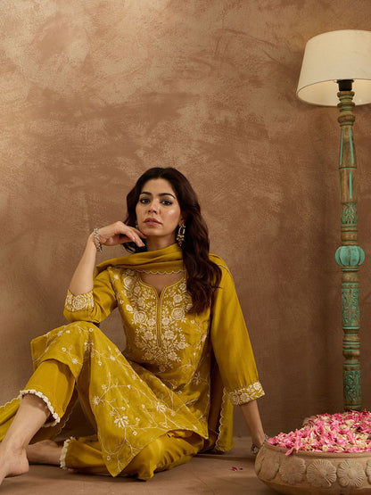 Dhiyona IE Women Ethnic Motifs Regular Thread Work Kurta with Trousers & Dupatta