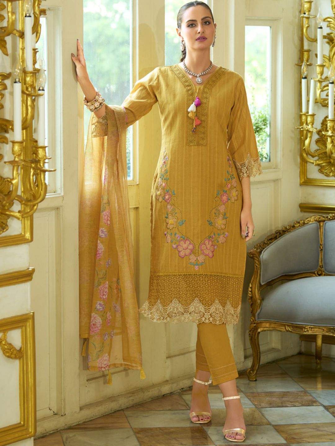 Dhiyona VA Women'sFloral Embroidered V-Neck Thread Work Pure Cotton Kurta With Trousers And Dupatta