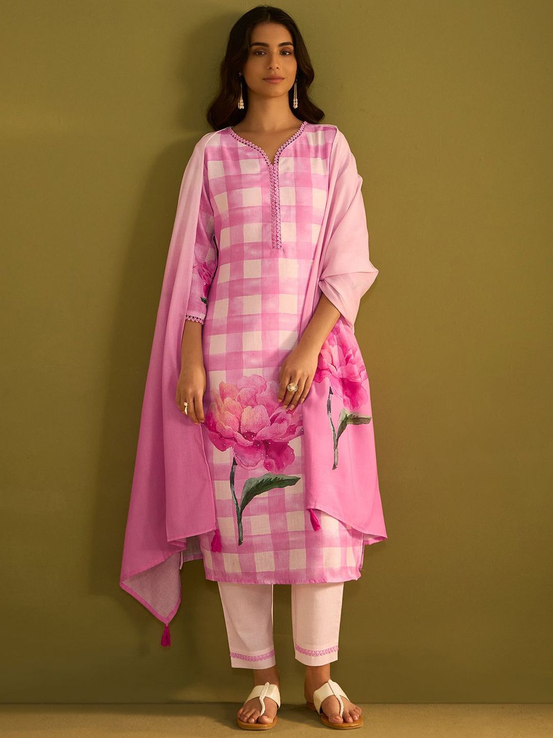 Dhiyona IE Checked V-Neck Linen Straight Kurta With Trousers & Dupatta