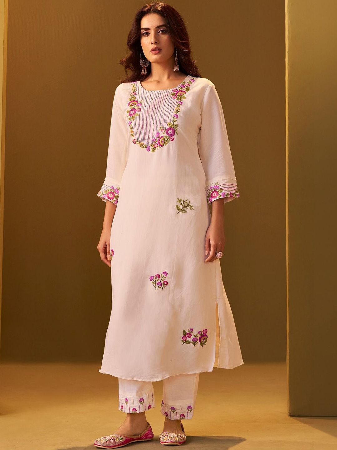 Women Floral Embroidered Regular Thread Work Kurta with Trousers