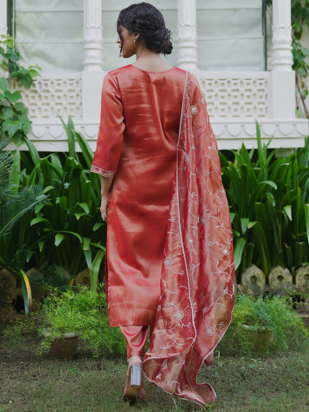 Women Floral Embroidered Regular Liva Kurta with Trousers & With Dupatta