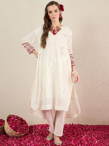 Women Ethnic Motifs Embroidered Cotton Kurta with Trousers