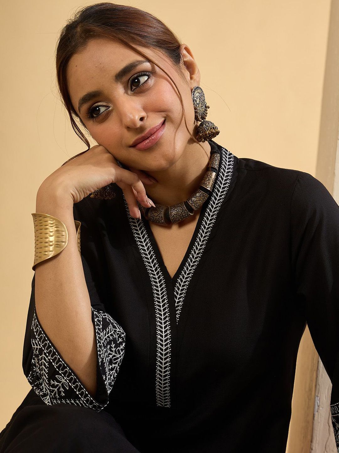 Dhiyona IE Floral Yoke Design V-Neck Straight Kurta With Trousers & Dupatta