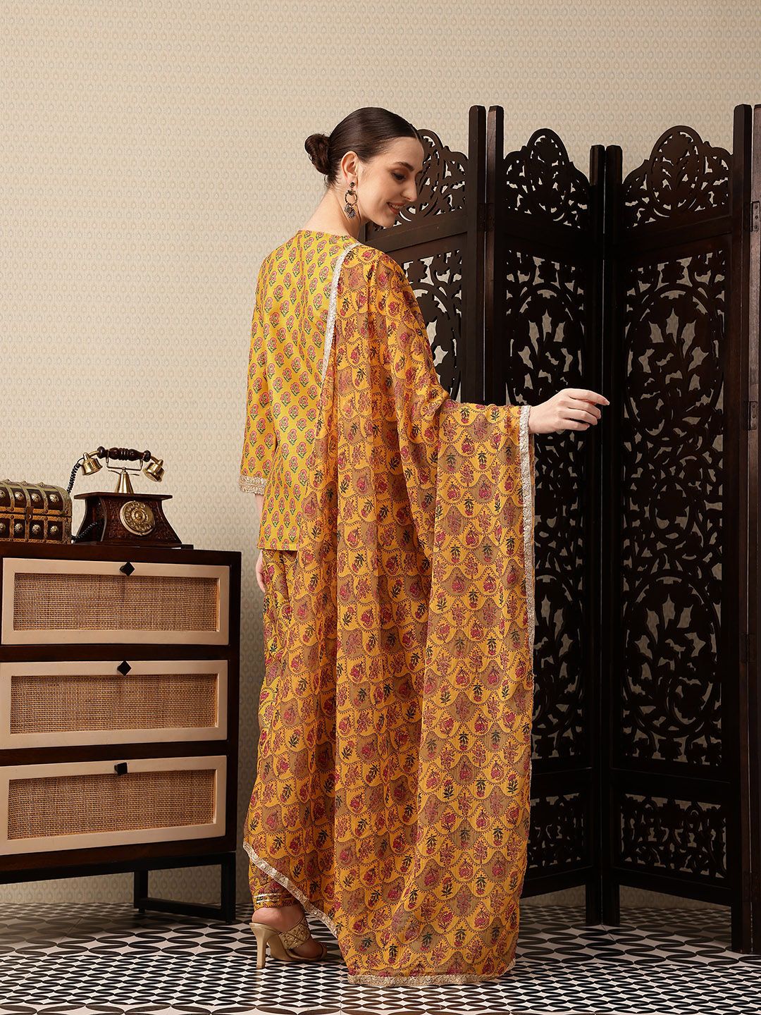 Dhiyona PD Women Floral Printed Regular Sequinned Jashn Kurti with Palazzos & Dupatta