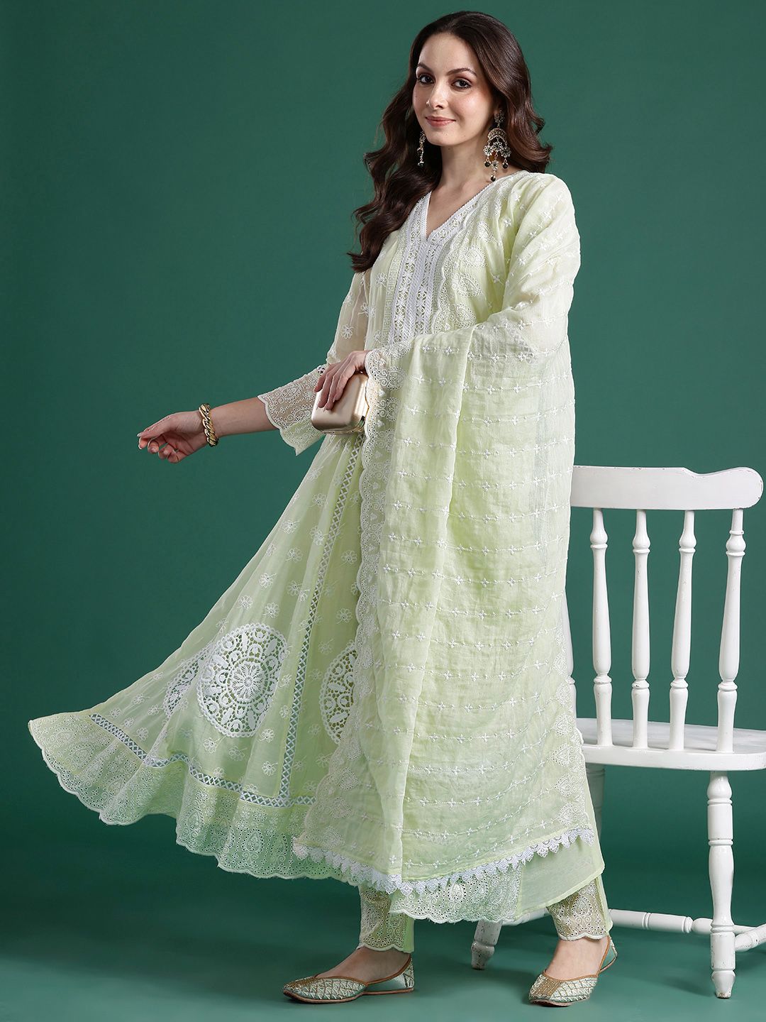 Floral Embroidered Thread Work Pure Cotton Kurta With Trousers & Dupatta