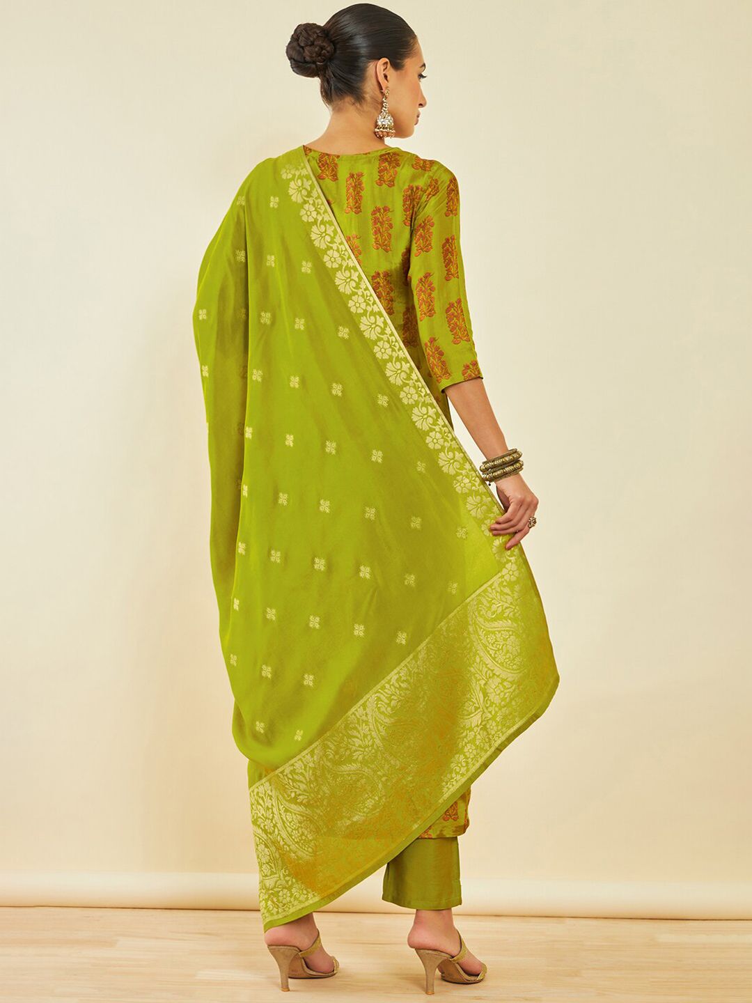 Dhiyona SO Women's Green Floral Printed Beads and Stones Kurta With Trousers & Dupatta