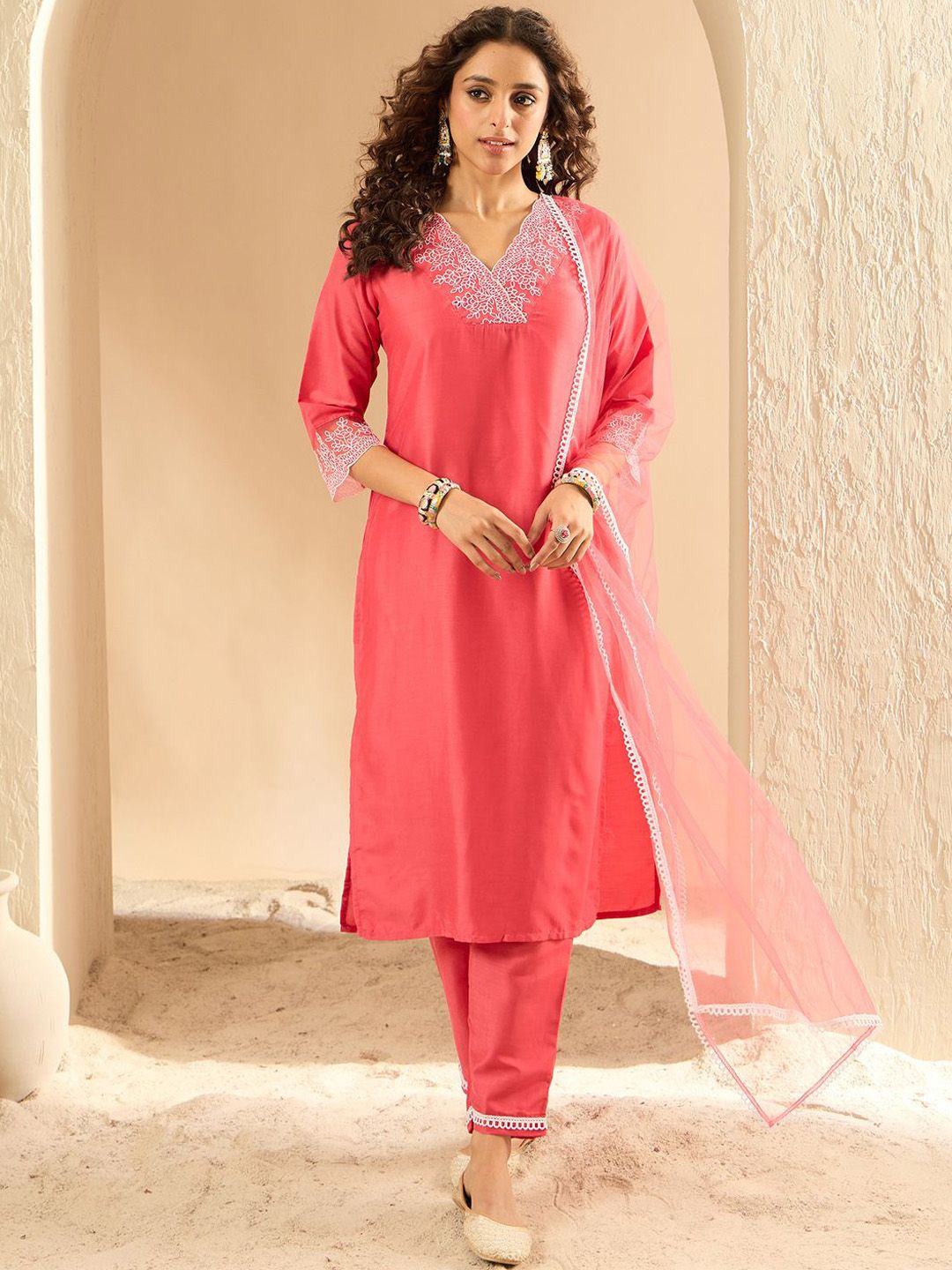 Dhiyona IE Women Floral Embroidered Regular Thread Work Kurta with Trousers & Dupatta