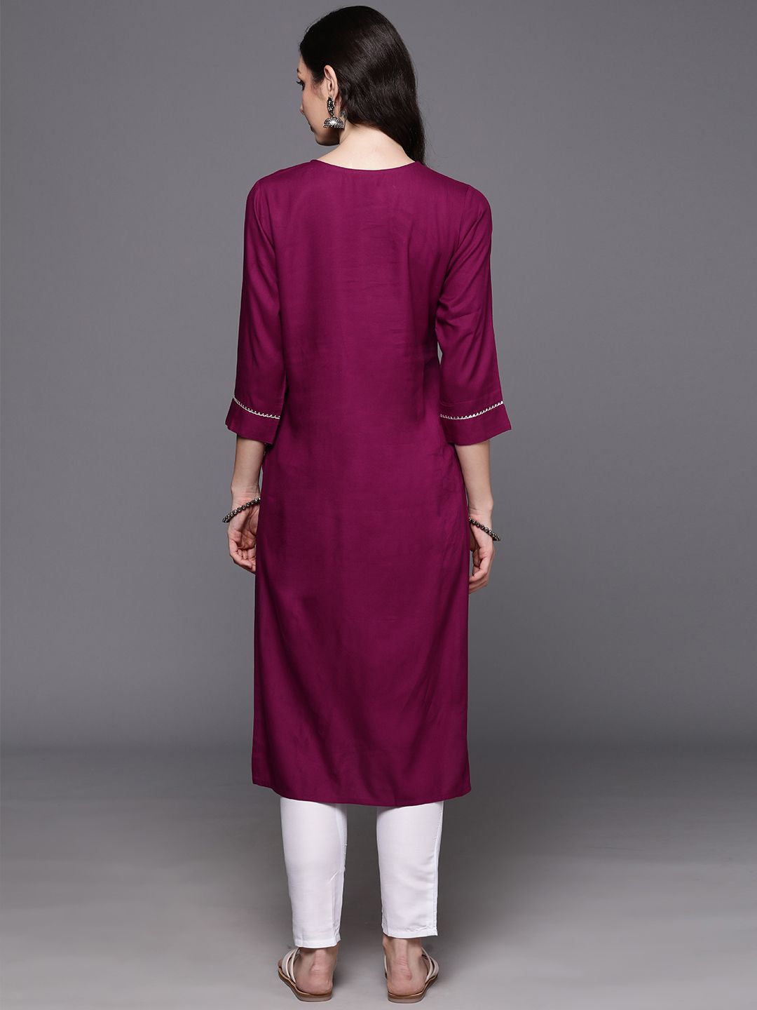Dhiyona IE Floral Embroidered Round Neck Straight Kurta