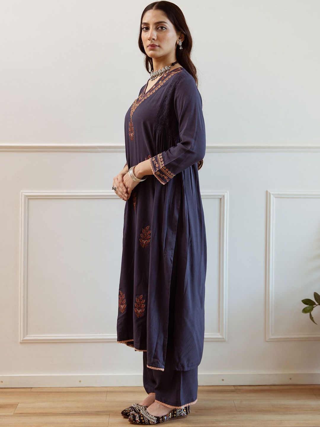 Women Ethnic Motifs Embroidered Regular Thread Work Kurta with Trousers Dupatta