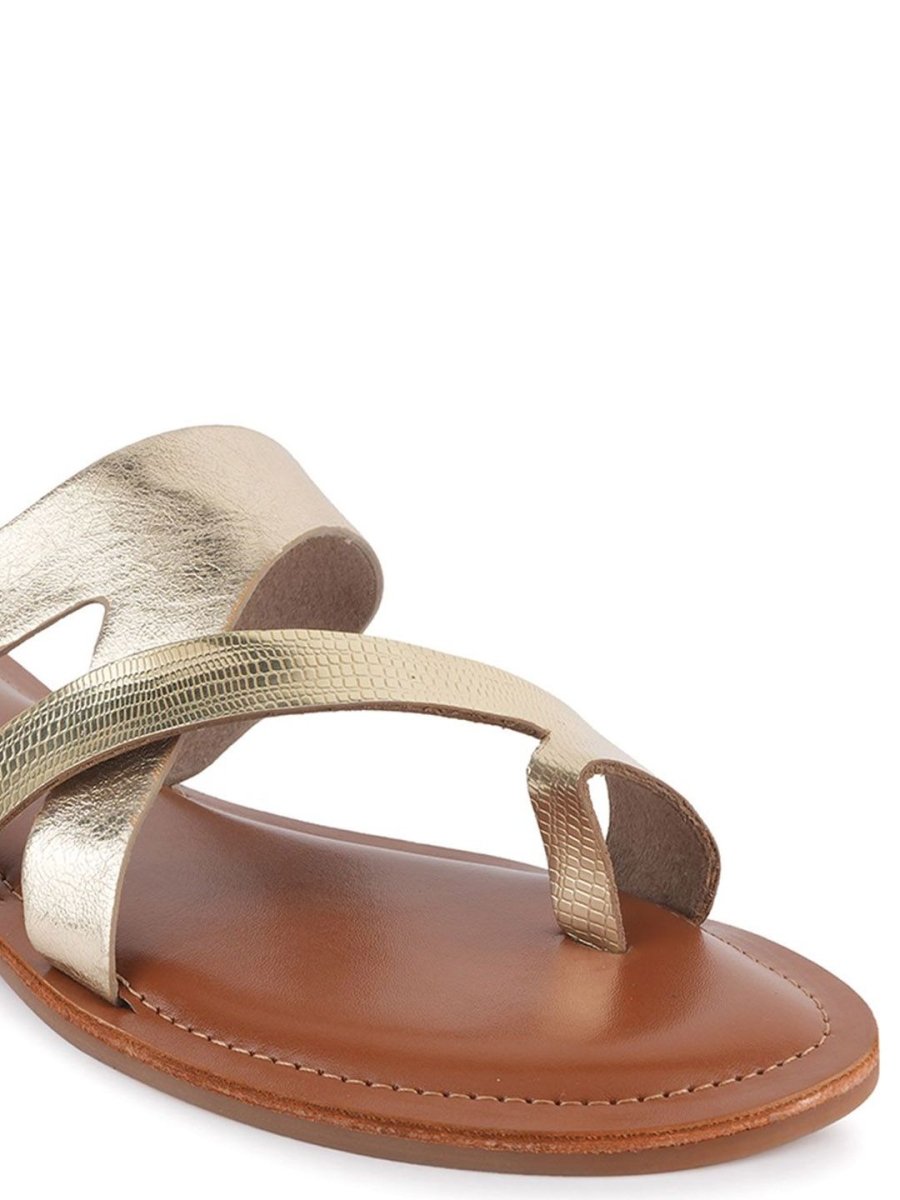 Dhiyona AK Women Textured One Toe Flats
