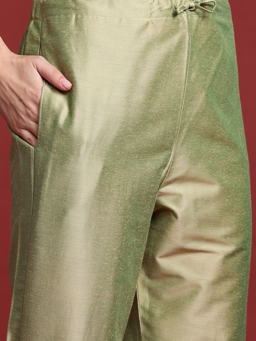 Dhiyona IE Floral Embroidered Thread Work Kurta with Trousers