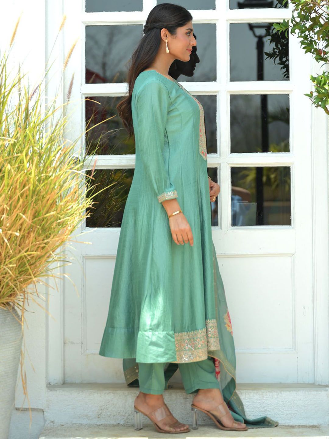 Women Floral Embroidered Regular Sequinned Kurta with Trousers & With Dupatta