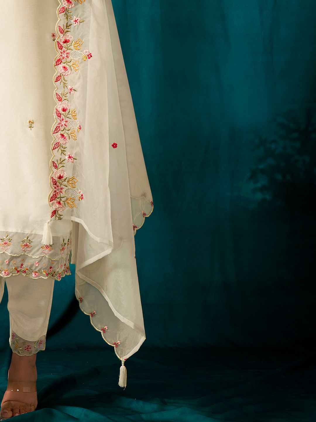 Women Ethnic Motifs Embroidered Regular Kurta with Trousers & With Dupatta