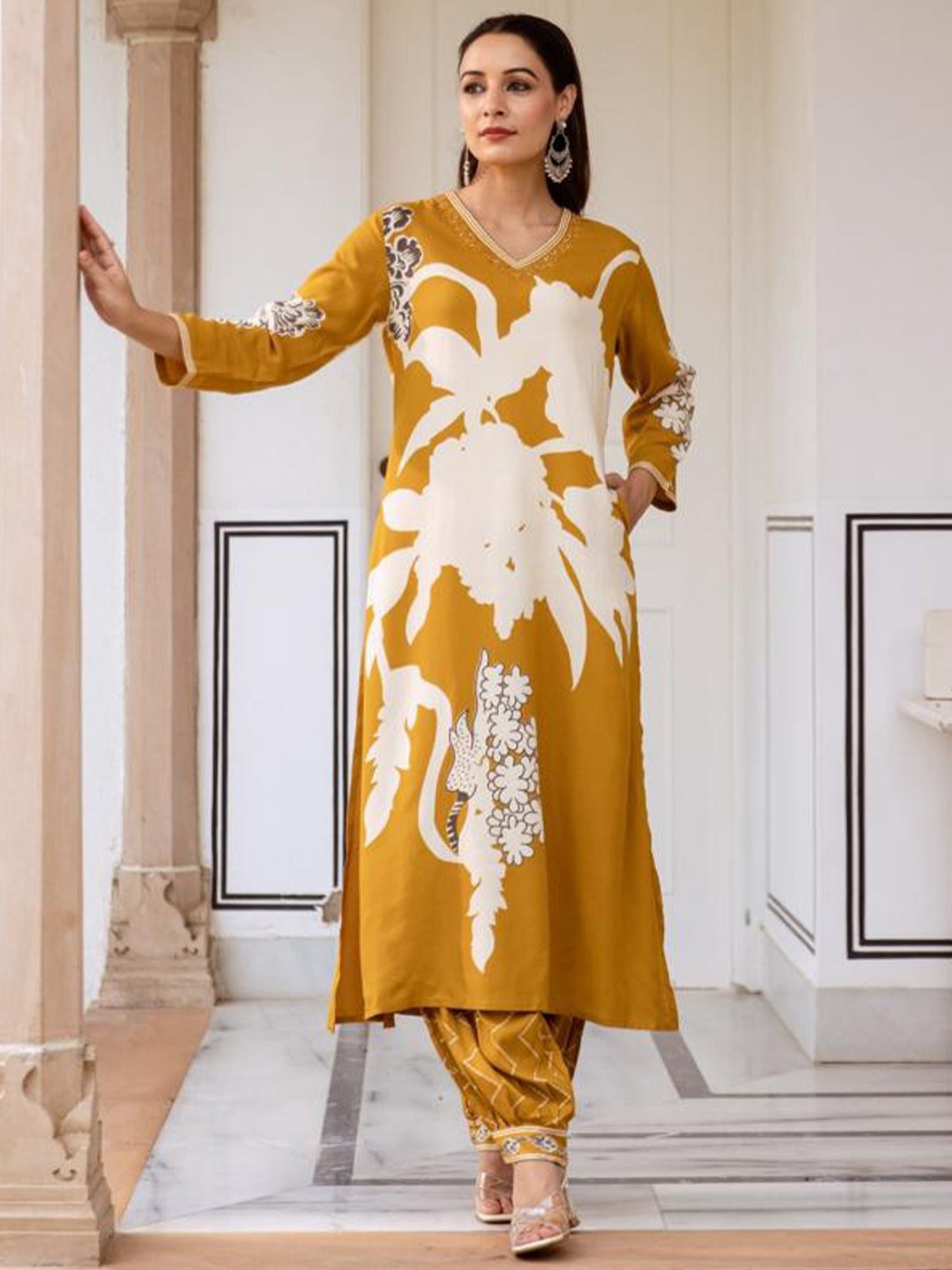Dhiyona IE Floral Printed V-Neck A-Line Kurta With Salwar