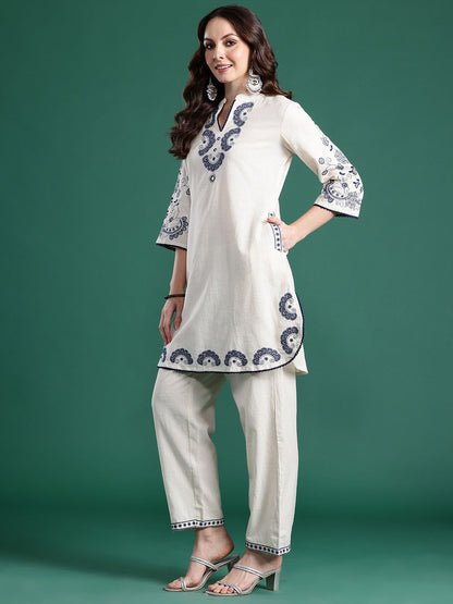 Ethnic Motifs Embroidered Regular Thread Work Kurta with Trousers