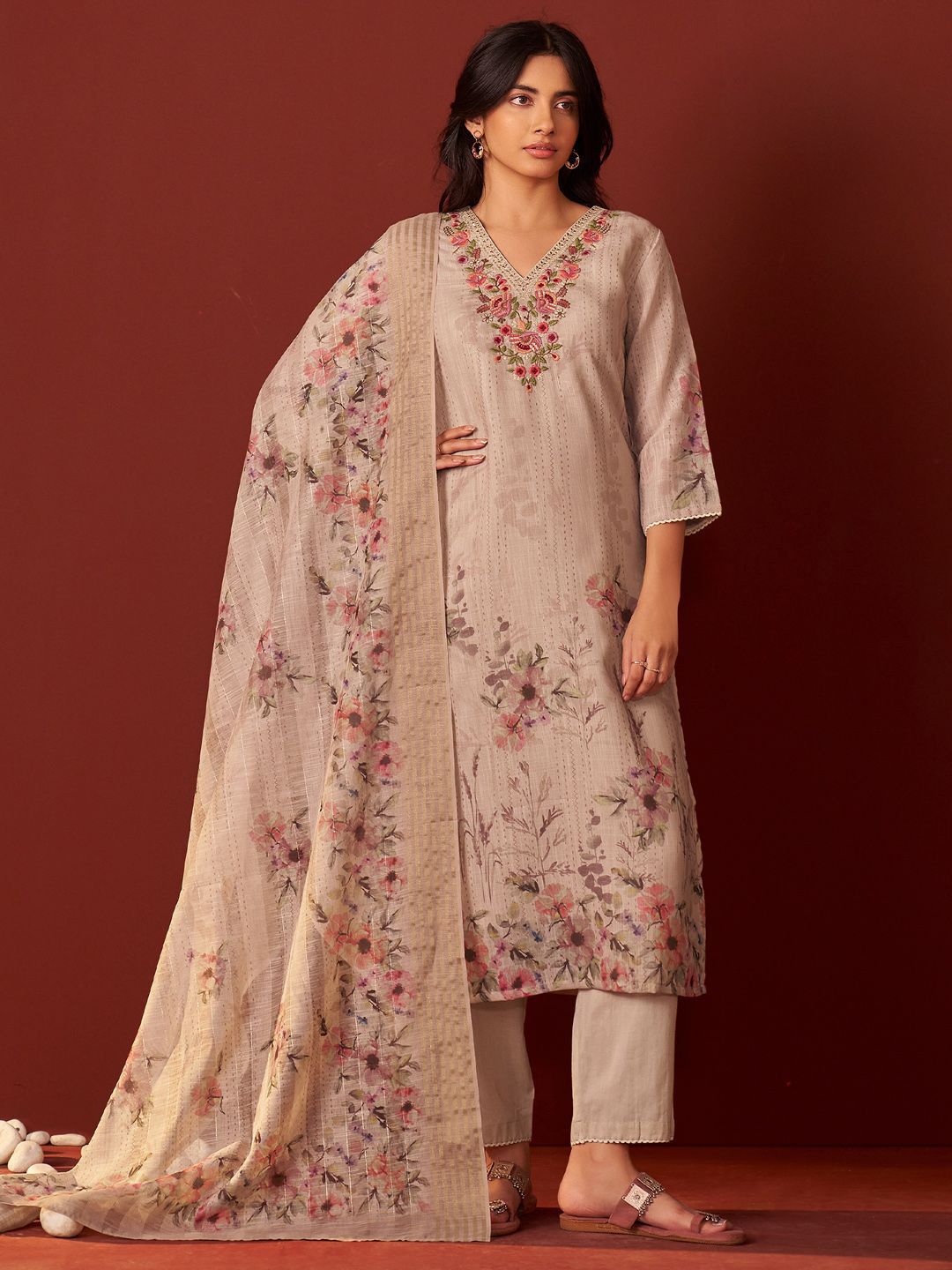Women Floral Embroidered Linen Kurta with Trousers & Dupatta
