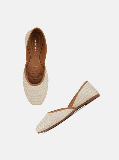 Dhiyona AK Embellished Square Toe Mojaris
