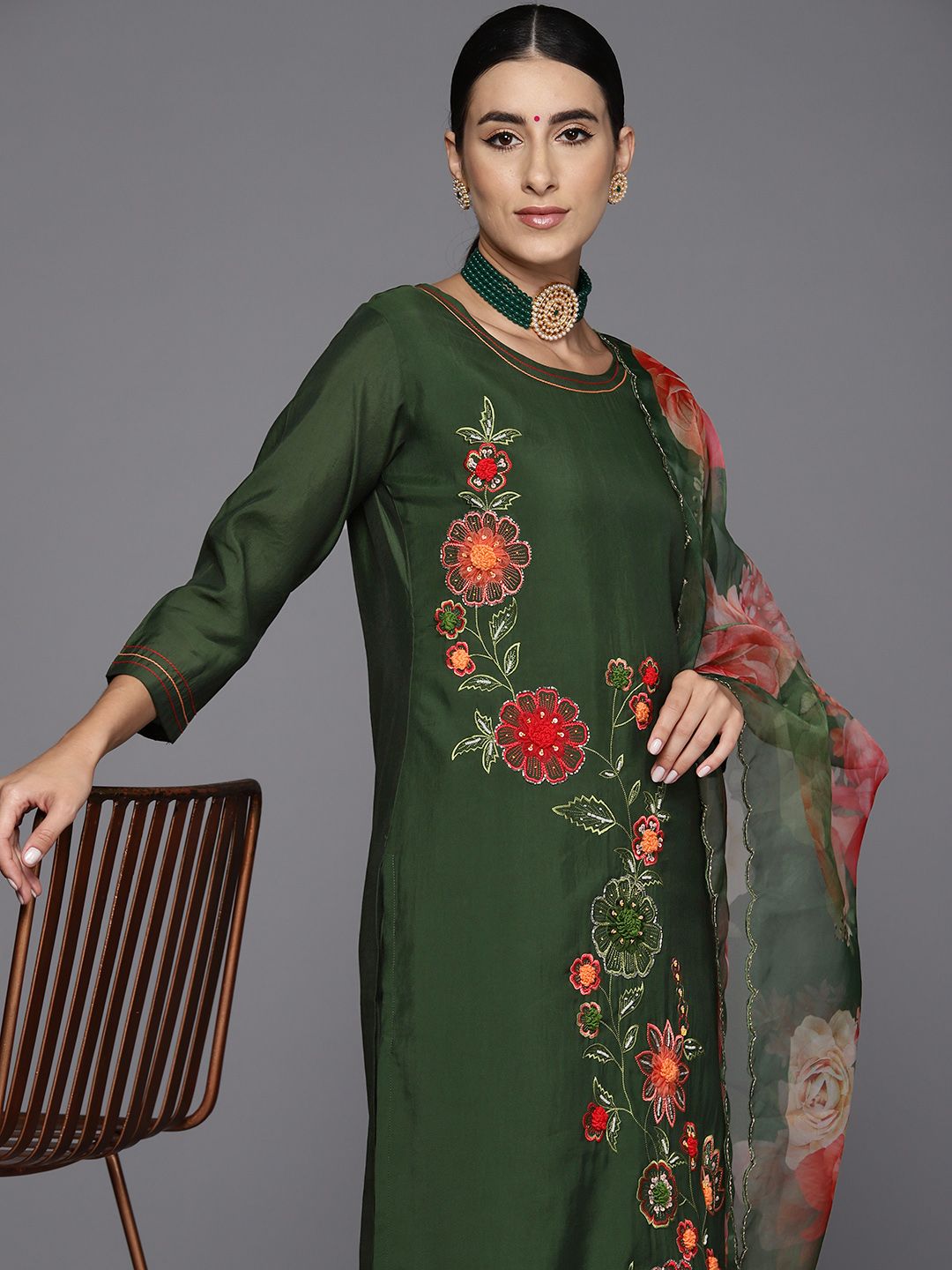 Dhiyona IE Women Floral Embroidered Regular Sequinned Kurta with Trousers & With Dupatta