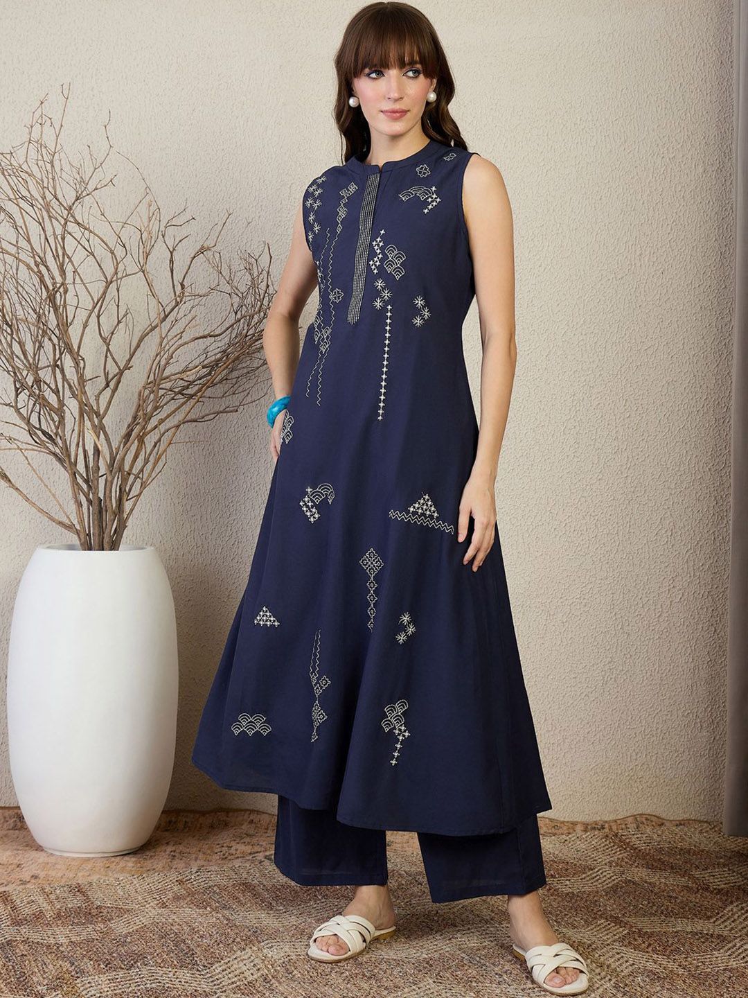 Dhiyona IE Women Woven Design Embroidered Cotton Kurta with Palazzos
